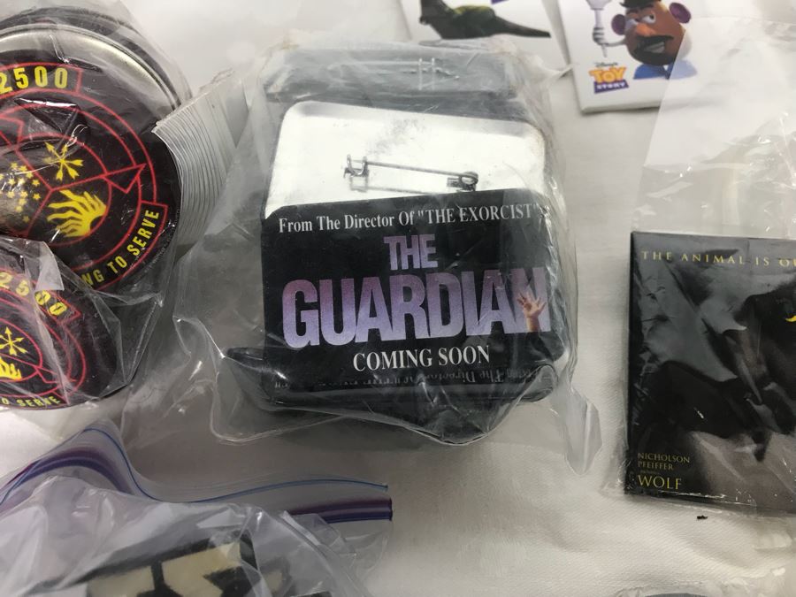 Collection Of Various Vintage Movie, TV Show, Comic Book Promotional Buttons Jurassic Park, Toy Story - See All Photos [Photo 12]
