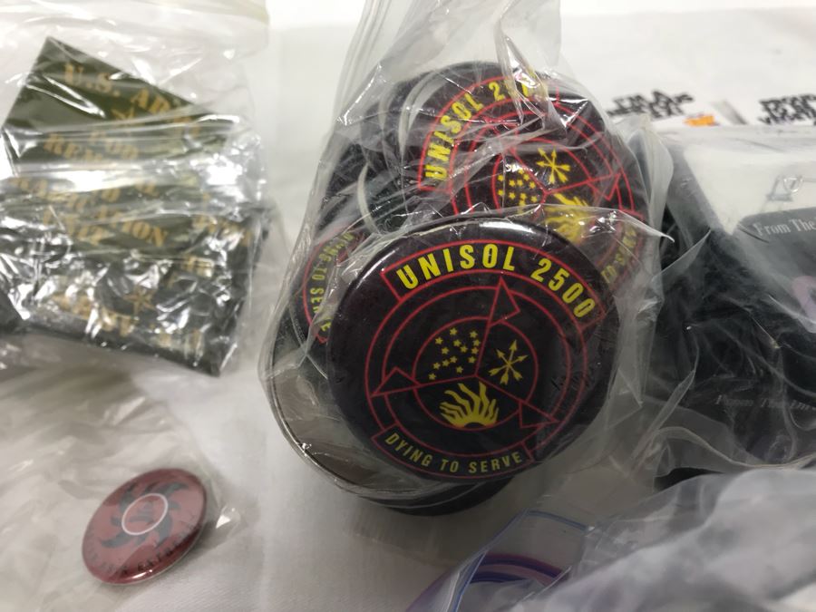 Collection Of Various Vintage Movie, TV Show, Comic Book Promotional Buttons Jurassic Park, Toy Story - See All Photos [Photo 13]