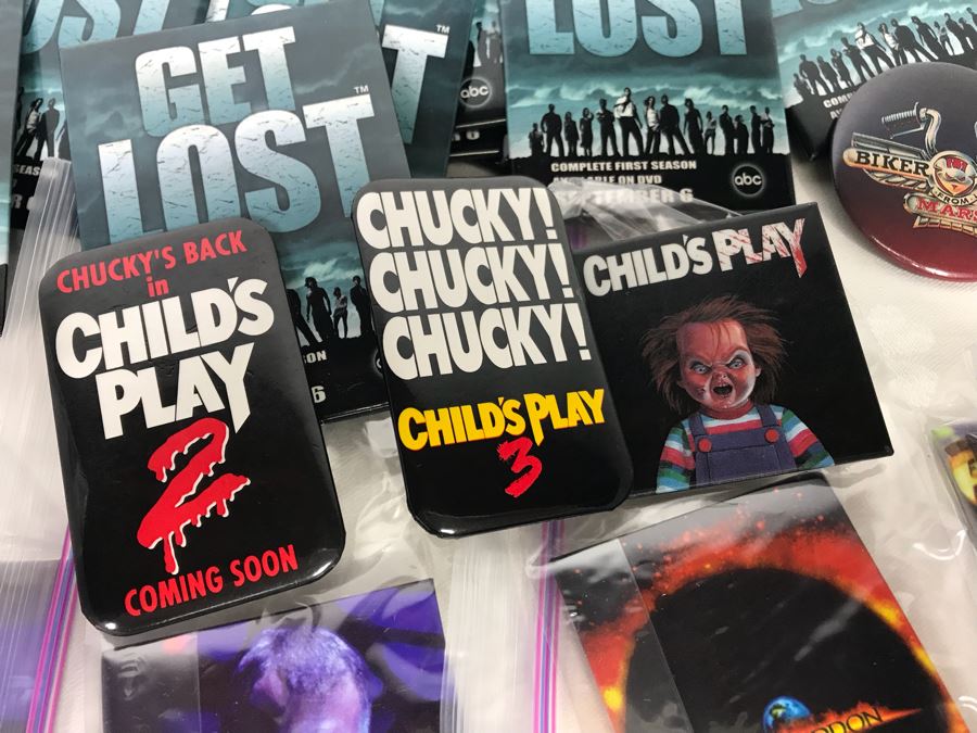 Collection Of Various Vintage Movie, TV Show, Comic Book Promotional Buttons Batman, LOST, Gremlins 2, The Addams Family - See All Photos [Photo 6]