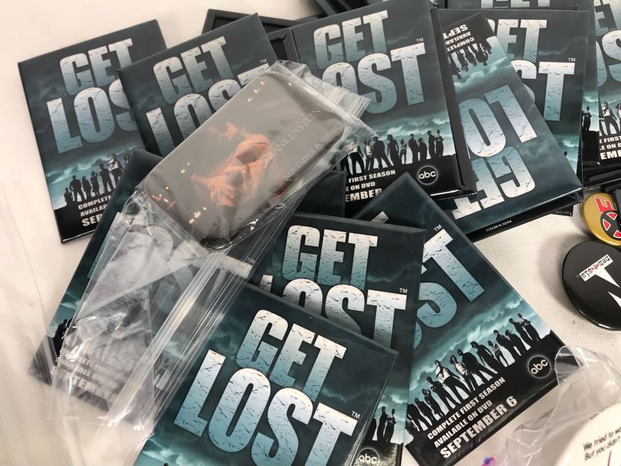 Collection Of Various Vintage Movie, TV Show, Comic Book Promotional Buttons Batman, LOST, Gremlins 2, The Addams Family - See All Photos [Photo 15]