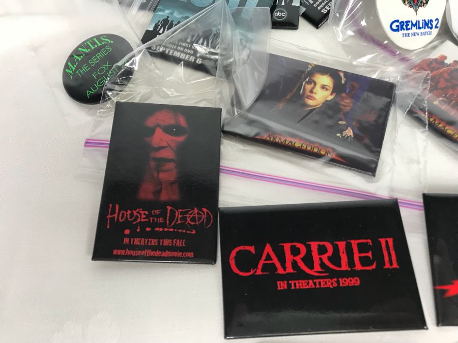 Collection Of Various Vintage Movie, TV Show, Comic Book Promotional Buttons Batman, LOST, Gremlins 2, The Addams Family - See All Photos [Photo 14]