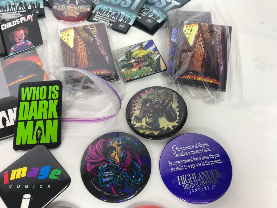 Collection Of Various Vintage Movie, TV Show, Comic Book Promotional Buttons Batman, LOST, Gremlins 2, The Addams Family - See All Photos [Photo 5]