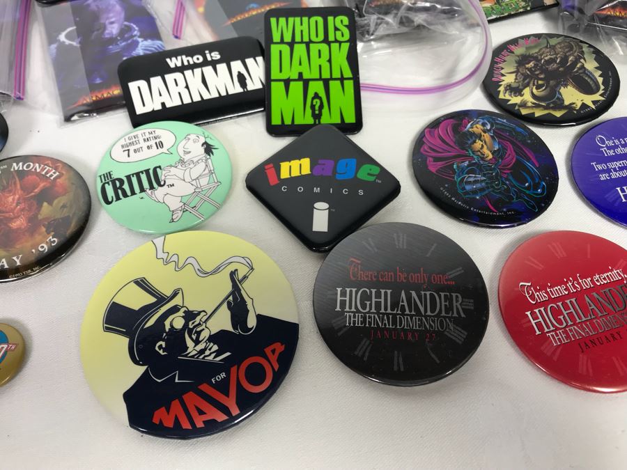 Collection Of Various Vintage Movie, TV Show, Comic Book Promotional Buttons Batman, LOST, Gremlins 2, The Addams Family - See All Photos [Photo 4]