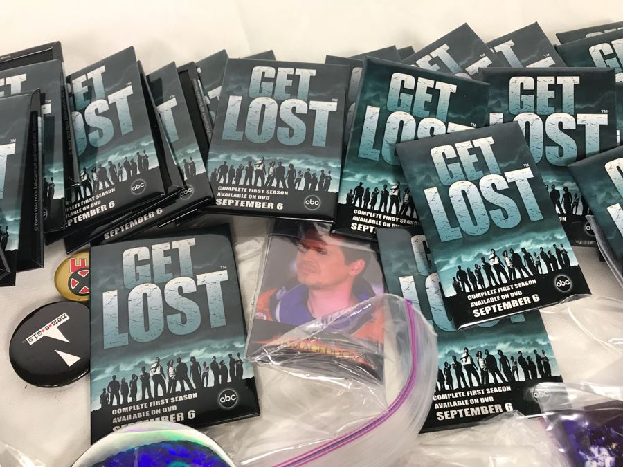 Collection Of Various Vintage Movie, TV Show, Comic Book Promotional Buttons Batman, LOST, Gremlins 2, The Addams Family - See All Photos [Photo 16]