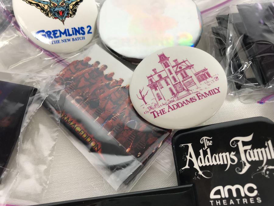 Collection Of Various Vintage Movie, TV Show, Comic Book Promotional Buttons Batman, LOST, Gremlins 2, The Addams Family - See All Photos [Photo 11]
