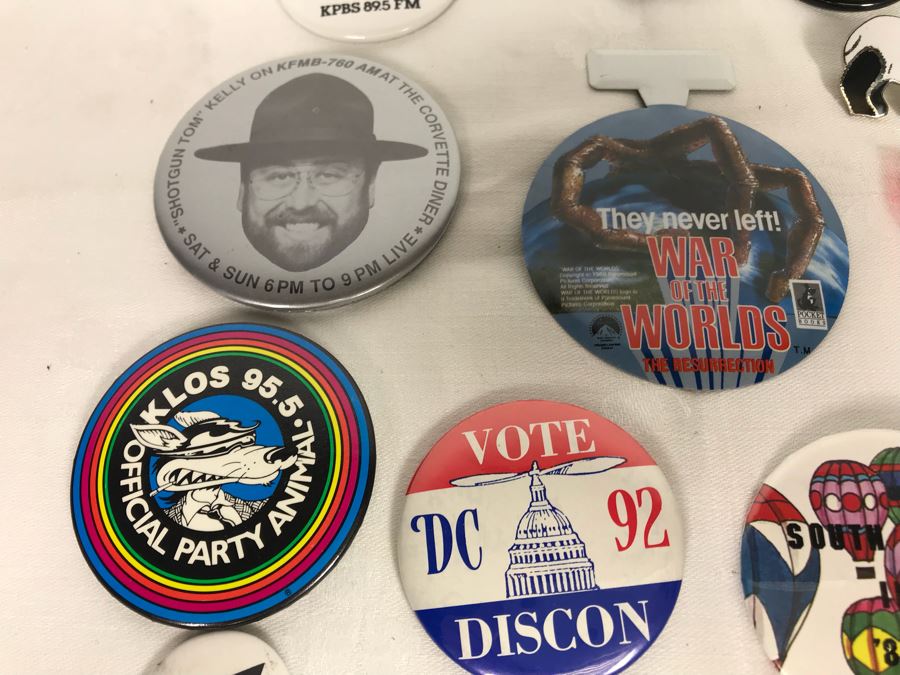 Collection Of Various Vintage Buttons Including Local Radio Stations, Oceanside, Football, San Diego Zoo, Seaworld, L.A. Con - See Photos [Photo 14]