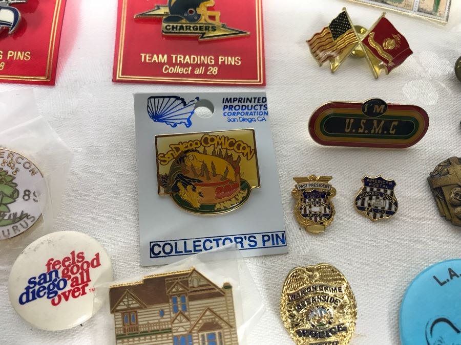 Collection Of Various Vintage Buttons Including Local Radio Stations, Oceanside, Football, San Diego Zoo, Seaworld, L.A. Con - See Photos [Photo 4]