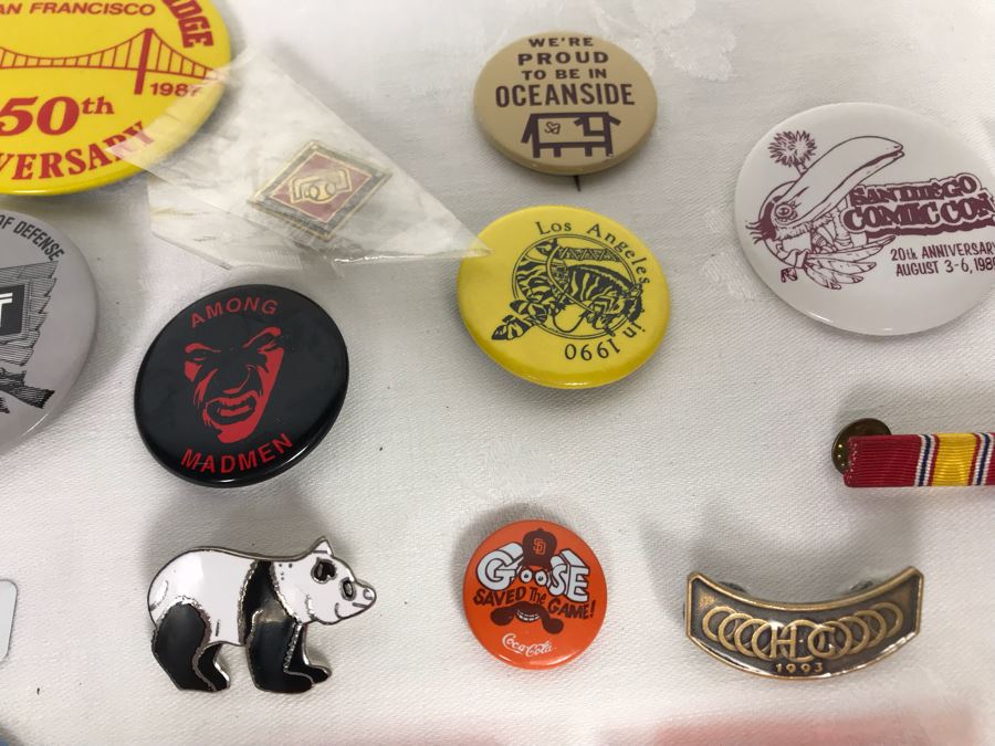 Collection Of Various Vintage Buttons Including Local Radio Stations, Oceanside, Football, San Diego Zoo, Seaworld, L.A. Con - See Photos [Photo 12]