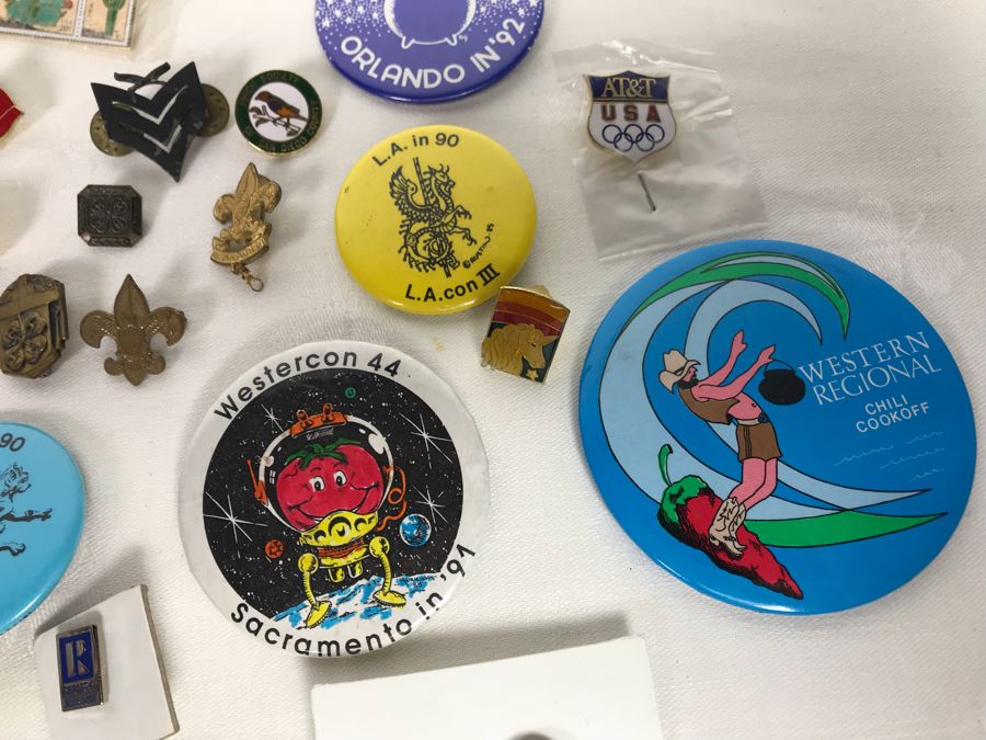 Collection Of Various Vintage Buttons Including Local Radio Stations, Oceanside, Football, San Diego Zoo, Seaworld, L.A. Con - See Photos [Photo 8]