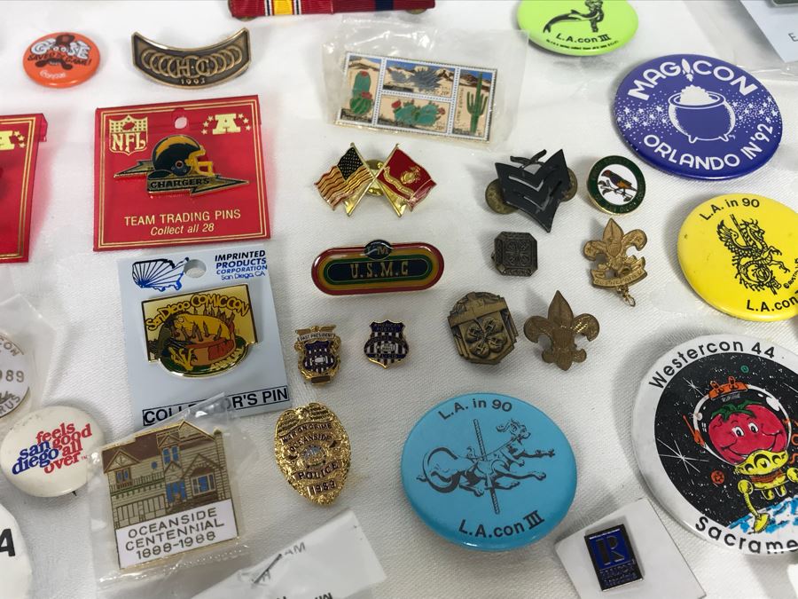 Collection Of Various Vintage Buttons Including Local Radio Stations, Oceanside, Football, San Diego Zoo, Seaworld, L.A. Con - See Photos [Photo 22]