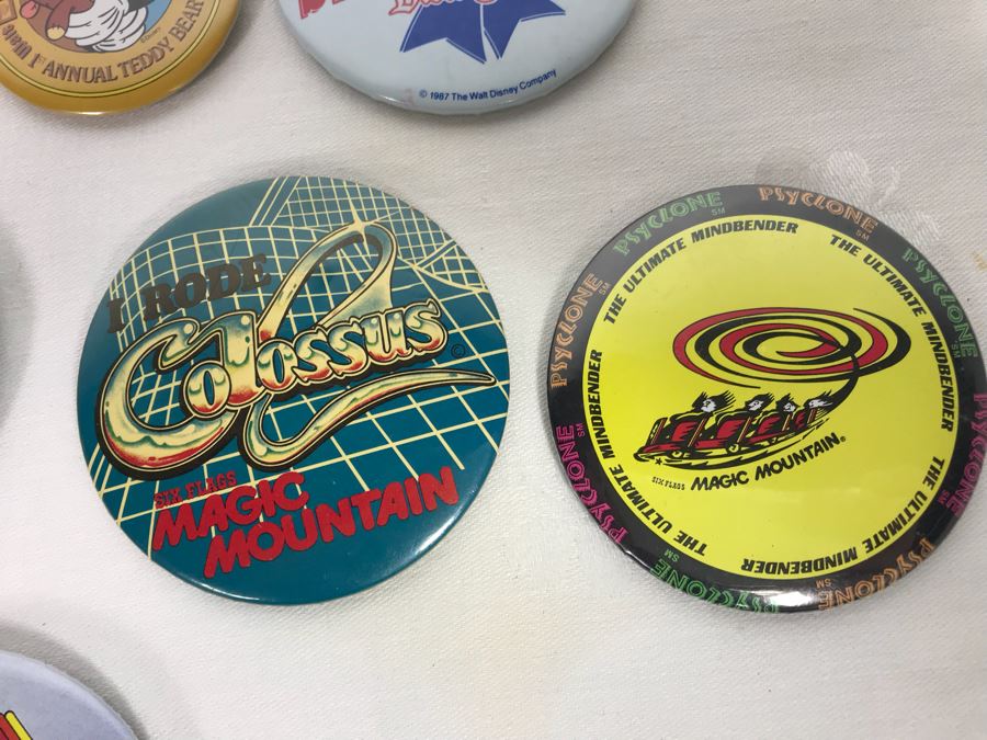 Collection Of Various Vintage Disneyland Star Tours Snow White And Magic Mountain Colossus Buttons - See Photos [Photo 6]