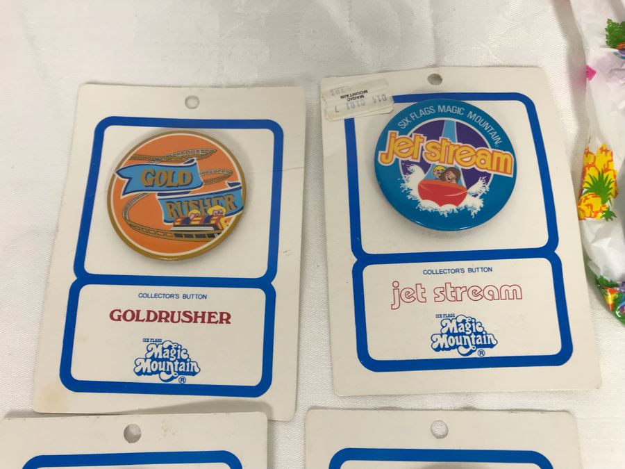 Collection Of Various Vintage Disneyland Star Tours Snow White And Magic Mountain Colossus Buttons - See Photos [Photo 10]