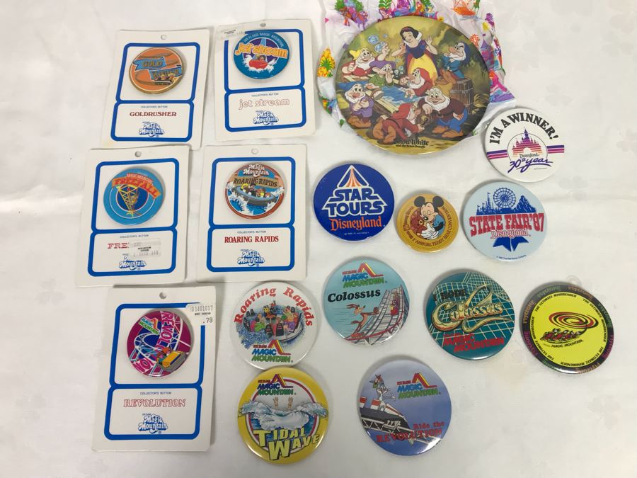 Collection Of Various Vintage Disneyland Star Tours Snow White And Magic Mountain Colossus Buttons - See Photos [Photo 2]