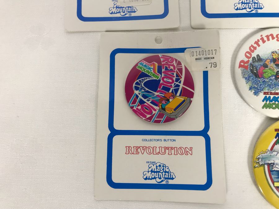 Collection Of Various Vintage Disneyland Star Tours Snow White And Magic Mountain Colossus Buttons - See Photos [Photo 8]