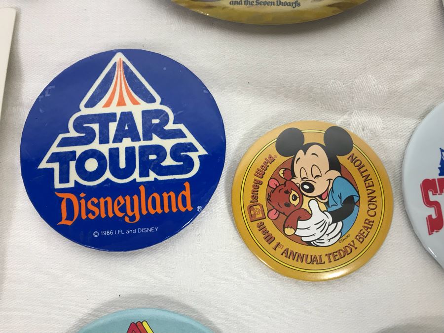 Collection Of Various Vintage Disneyland Star Tours Snow White And Magic Mountain Colossus Buttons - See Photos [Photo 4]
