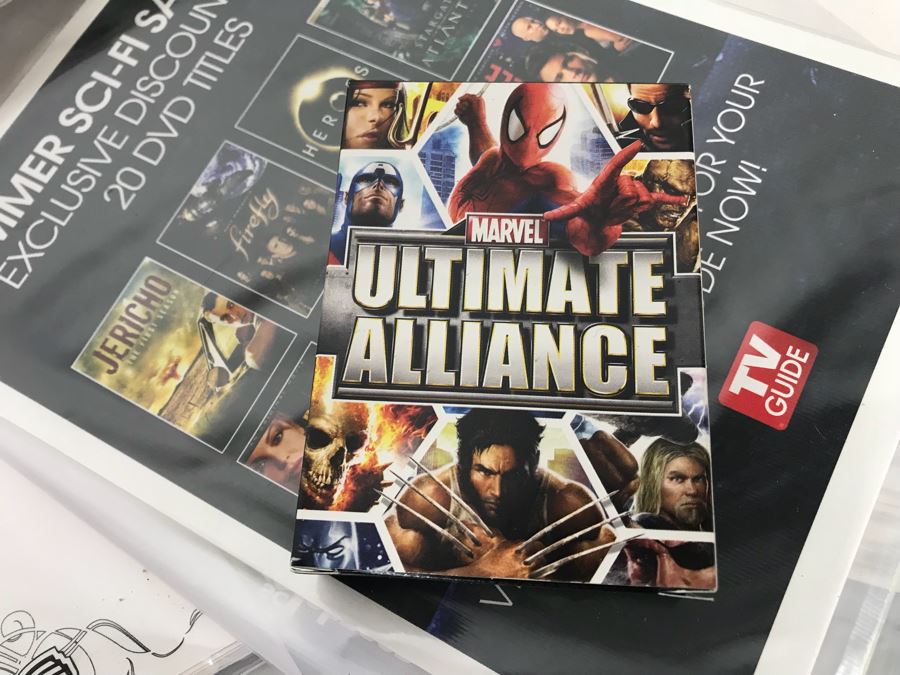 Huge Box Filled With Various Vintage Movie, TV Series And Comic Book Promotional Items Including Cards, Keychains, Trading Cards Mainly From Comic Con - See All Photos [Photo 24]