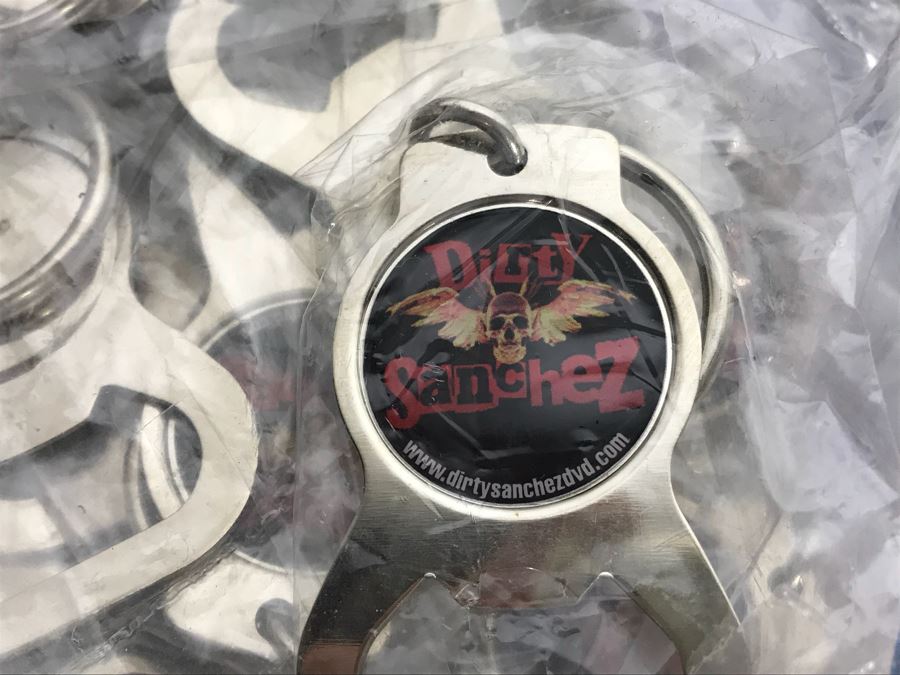 Huge Box Filled With Various Vintage Movie, TV Series And Comic Book Promotional Items Including Cards, Keychains, Trading Cards Mainly From Comic Con - See All Photos [Photo 34]