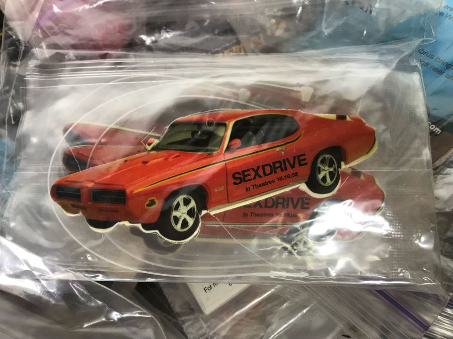 Huge Box Filled With Various Vintage Movie, TV Series And Comic Book Promotional Items Including Cards, Keychains, Trading Cards Mainly From Comic Con - See All Photos [Photo 3]