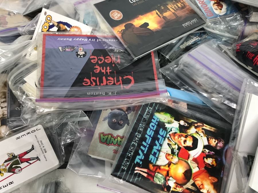 Huge Box Filled With Various Vintage Movie, TV Series And Comic Book Promotional Items Including Cards, Keychains, Trading Cards Mainly From Comic Con - See All Photos [Photo 38]