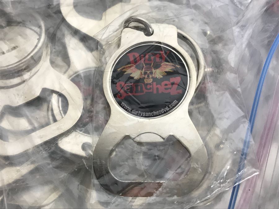 Huge Box Filled With Various Vintage Movie, TV Series And Comic Book Promotional Items Including Cards, Keychains, Trading Cards Mainly From Comic Con - See All Photos [Photo 33]