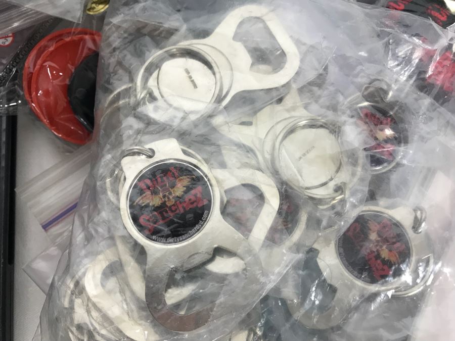 Huge Box Filled With Various Vintage Movie, TV Series And Comic Book Promotional Items Including Cards, Keychains, Trading Cards Mainly From Comic Con - See All Photos [Photo 32]