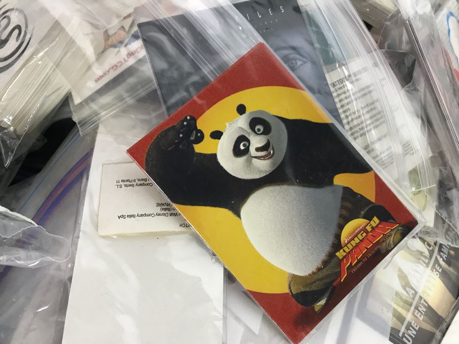 Huge Box Filled With Various Vintage Movie, TV Series And Comic Book Promotional Items Including Cards, Keychains, Trading Cards Mainly From Comic Con - See All Photos [Photo 20]