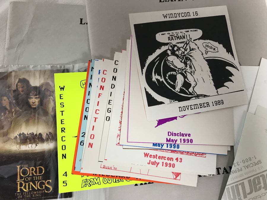 Huge Box Filled With Various Vintage Movie, TV Series And Comic Book Promotional Items Including Cards, Keychains, Trading Cards Mainly From Comic Con - See All Photos [Photo 11]