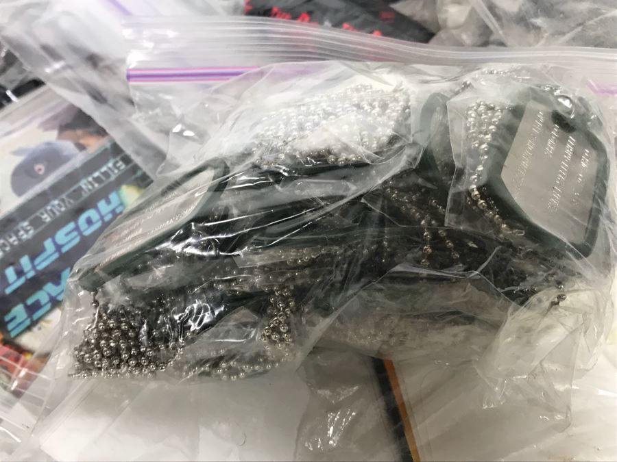 Huge Box Filled With Various Vintage Movie, TV Series And Comic Book Promotional Items Including Cards, Keychains, Trading Cards Mainly From Comic Con - See All Photos [Photo 37]