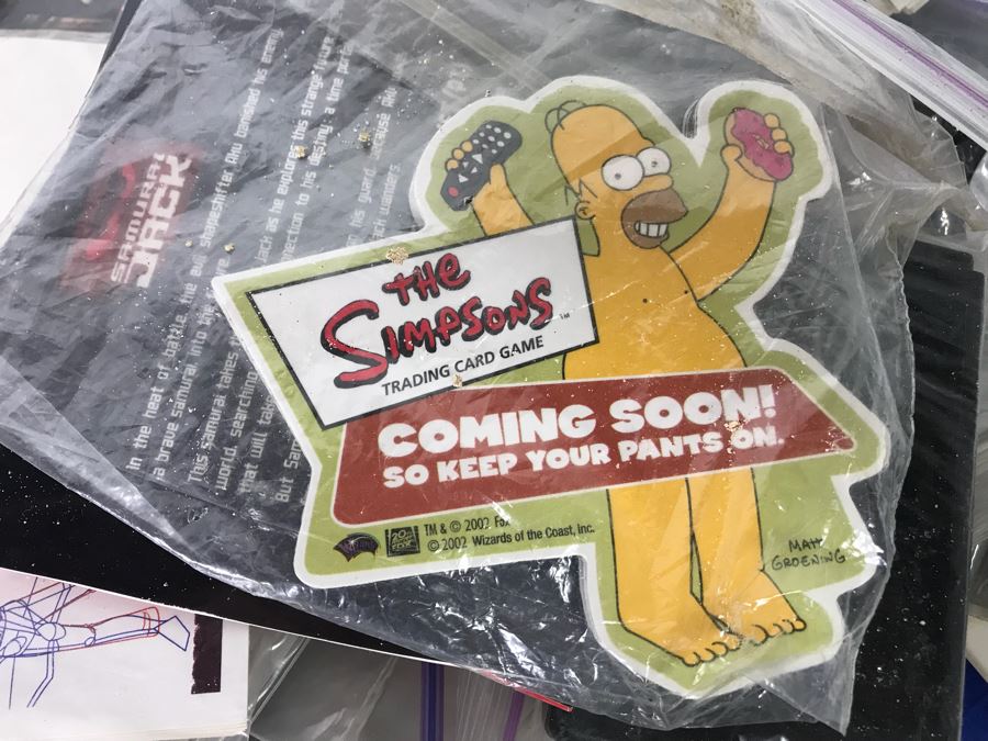 Huge Box Filled With Various Vintage Movie, TV Series And Comic Book Promotional Items Including Cards, Keychains, Trading Cards Mainly From Comic Con - See All Photos [Photo 18]