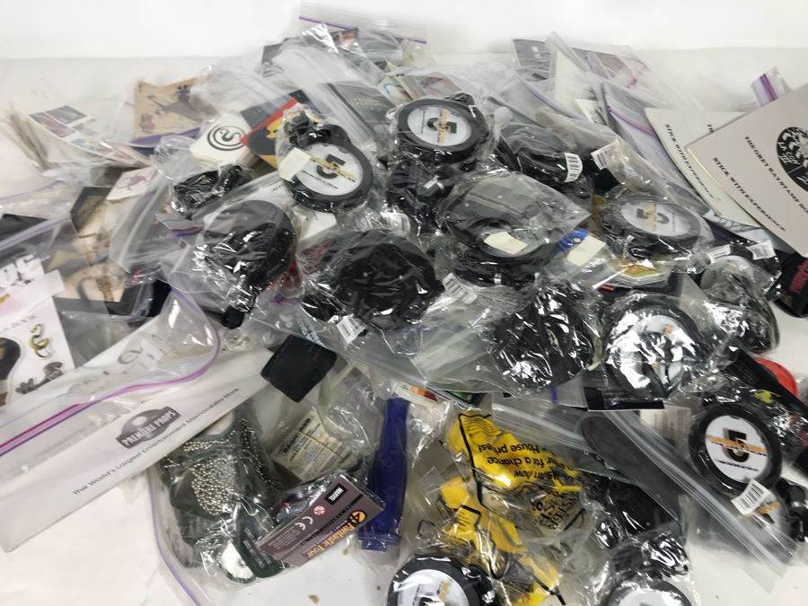 Huge Box Filled With Various Vintage Movie, TV Series And Comic Book Promotional Items Including Cards, Keychains, Trading Cards Mainly From Comic Con - See All Photos [Photo 6]