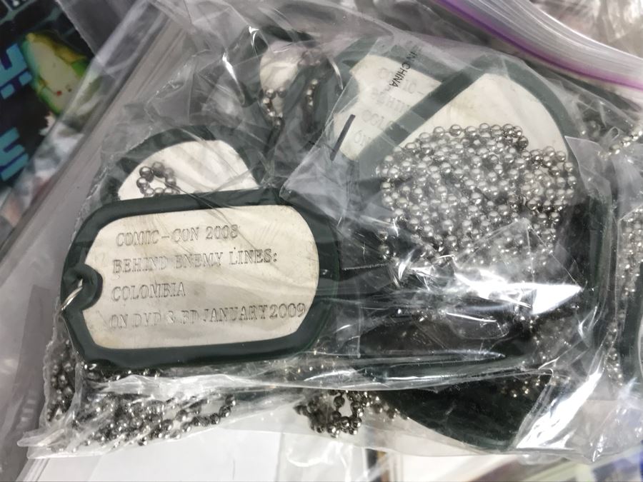 Huge Box Filled With Various Vintage Movie, TV Series And Comic Book Promotional Items Including Cards, Keychains, Trading Cards Mainly From Comic Con - See All Photos [Photo 36]