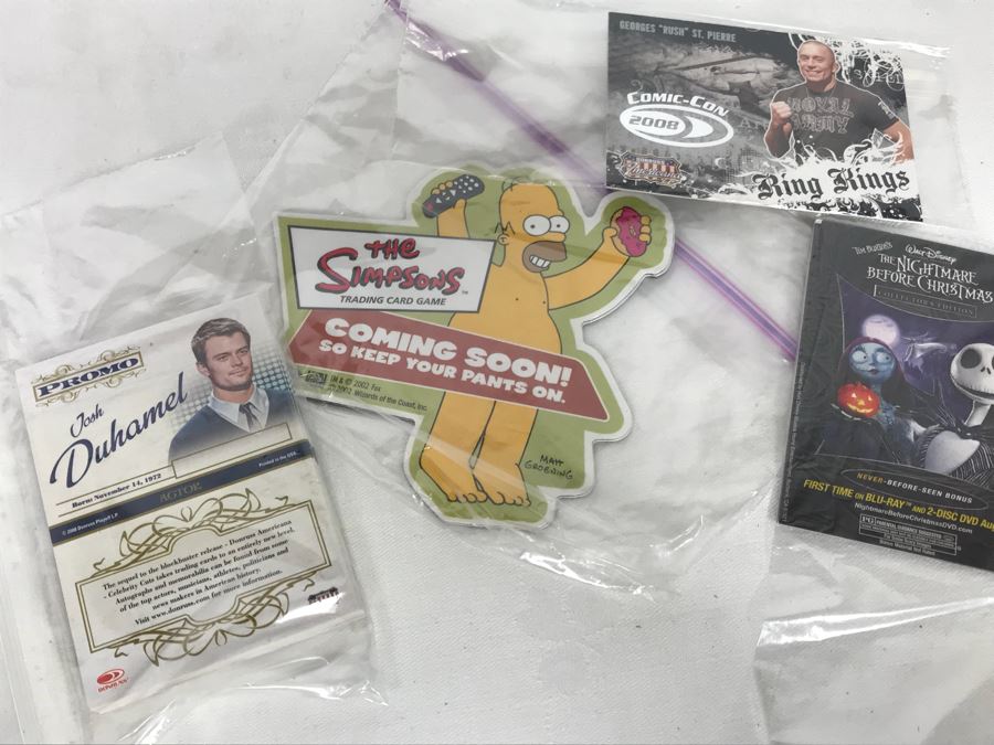 Huge Box Filled With Various Vintage Movie, TV Series And Comic Book Promotional Items Including Cards, Keychains, Trading Cards Mainly From Comic Con - See All Photos [Photo 58]