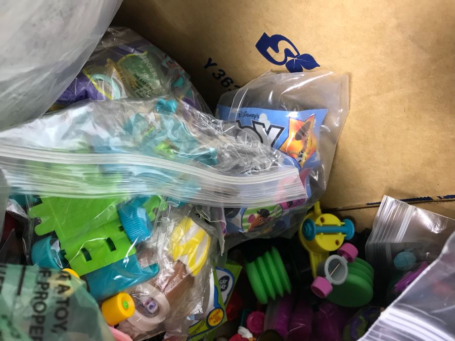 (3) Large Boxes Filled With Various McDonalds And Burger King Happy Meal Toys, Hot Wheels Posters, Sealed Nickelodeon Trivia Game, Winchester Stearman Biplane, San Diego State Chevron Car - See All Photos [Photo 30]