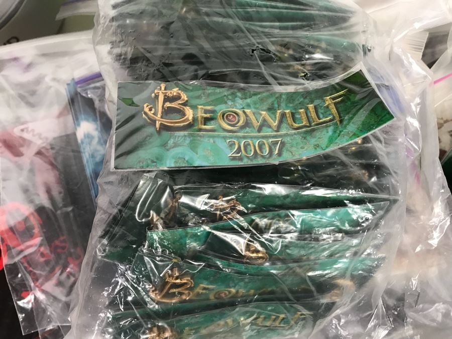 Huge Lot Of Various TV Series And Movie Promotional Hats, Ghost Hunters Toy Figurines, Alien Doll, Tons Of Beowulf Sealed Promotional Pins, Promotional Buttons And Patches, Movie Promo Cards From Comic Con - See All Photos [Photo 47]