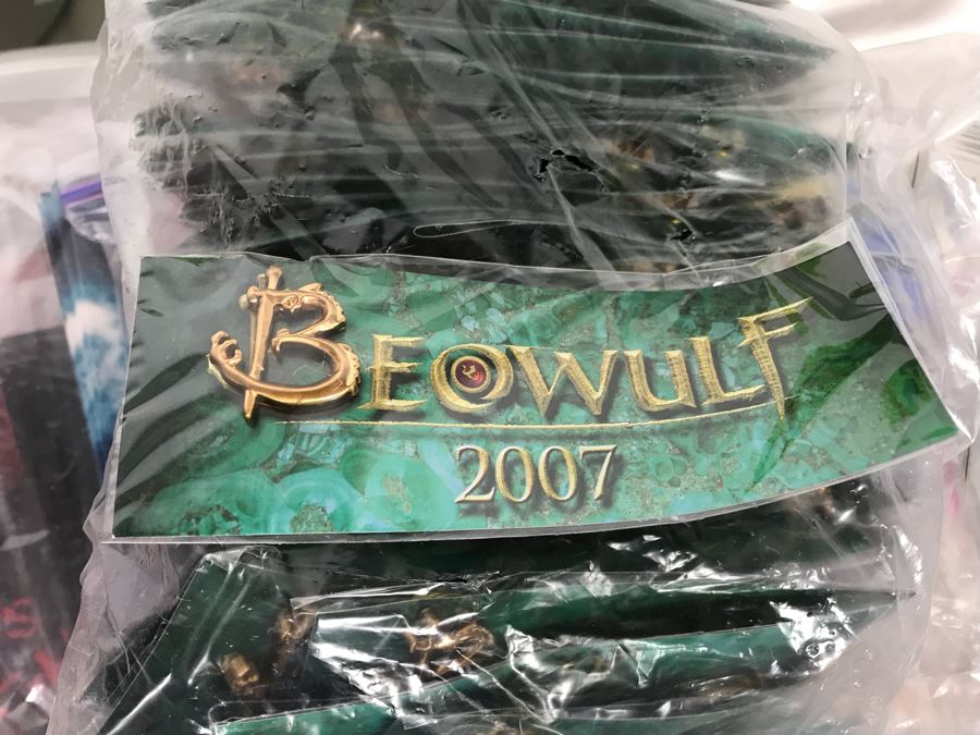 Huge Lot Of Various TV Series And Movie Promotional Hats, Ghost Hunters Toy Figurines, Alien Doll, Tons Of Beowulf Sealed Promotional Pins, Promotional Buttons And Patches, Movie Promo Cards From Comic Con - See All Photos [Photo 48]