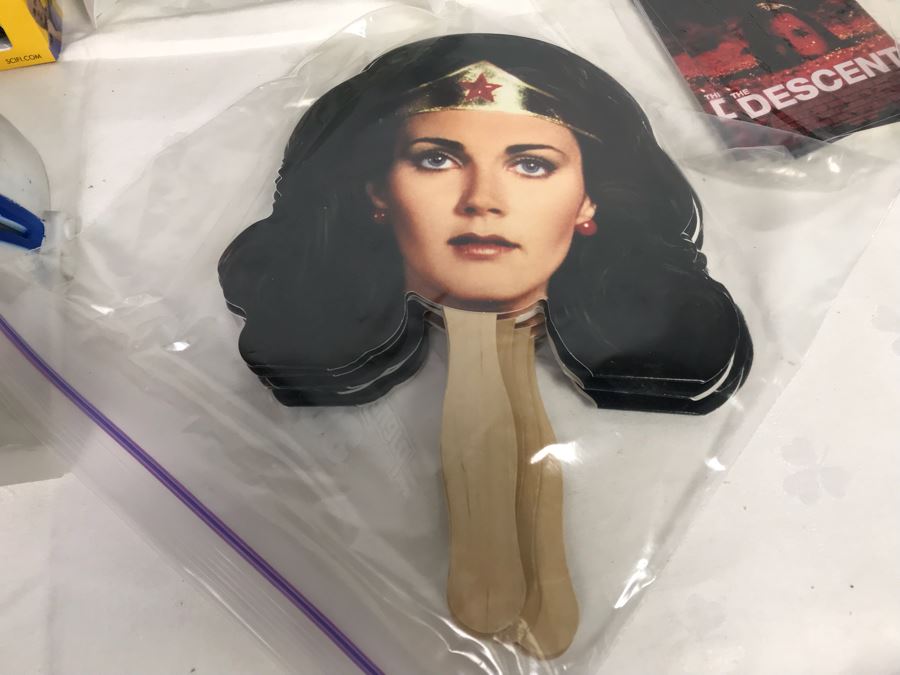 Huge Lot Of Various TV Series And Movie Promotional Hats, Ghost Hunters Toy Figurines, Alien Doll, Tons Of Beowulf Sealed Promotional Pins, Promotional Buttons And Patches, Movie Promo Cards From Comic Con - See All Photos [Photo 3]