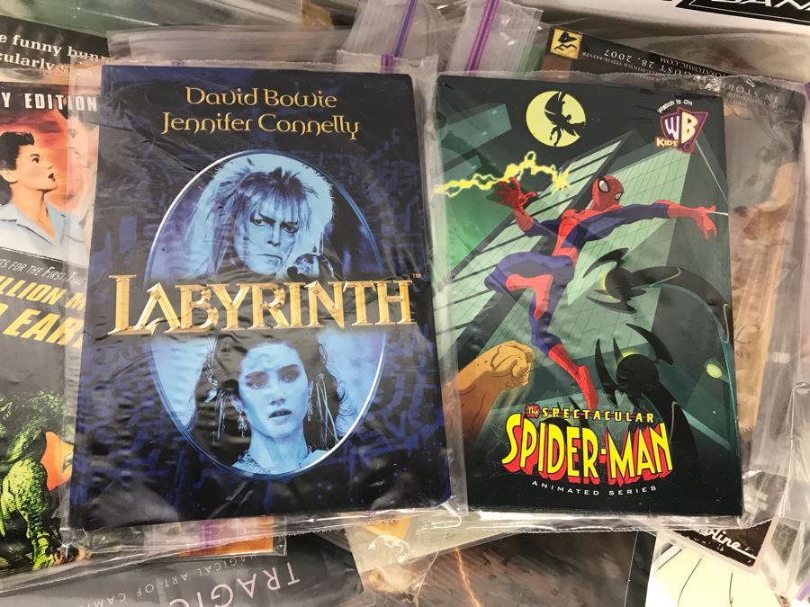 Huge Lot Of Various TV Series And Movie Promotional Hats, Ghost Hunters Toy Figurines, Alien Doll, Tons Of Beowulf Sealed Promotional Pins, Promotional Buttons And Patches, Movie Promo Cards From Comic Con - See All Photos [Photo 34]