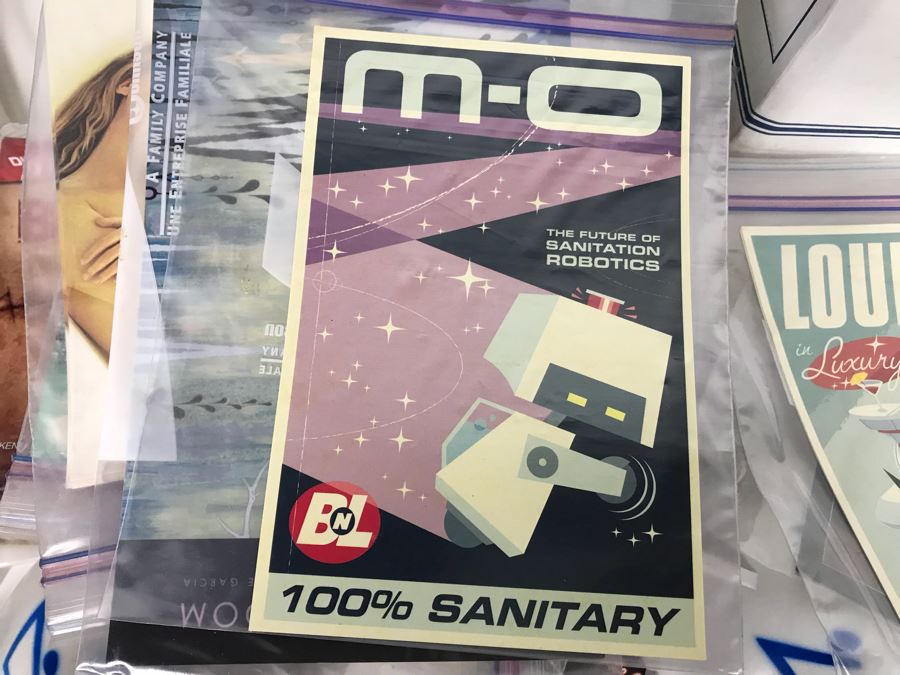 Huge Lot Of Various TV Series And Movie Promotional Hats, Ghost Hunters Toy Figurines, Alien Doll, Tons Of Beowulf Sealed Promotional Pins, Promotional Buttons And Patches, Movie Promo Cards From Comic Con - See All Photos [Photo 32]