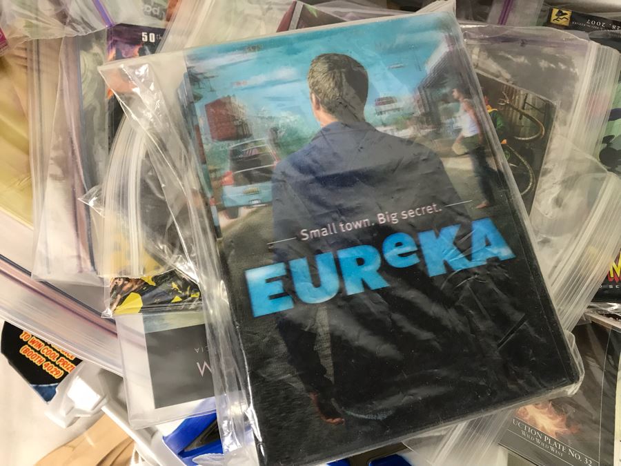 Huge Lot Of Various TV Series And Movie Promotional Hats, Ghost Hunters Toy Figurines, Alien Doll, Tons Of Beowulf Sealed Promotional Pins, Promotional Buttons And Patches, Movie Promo Cards From Comic Con - See All Photos [Photo 39]