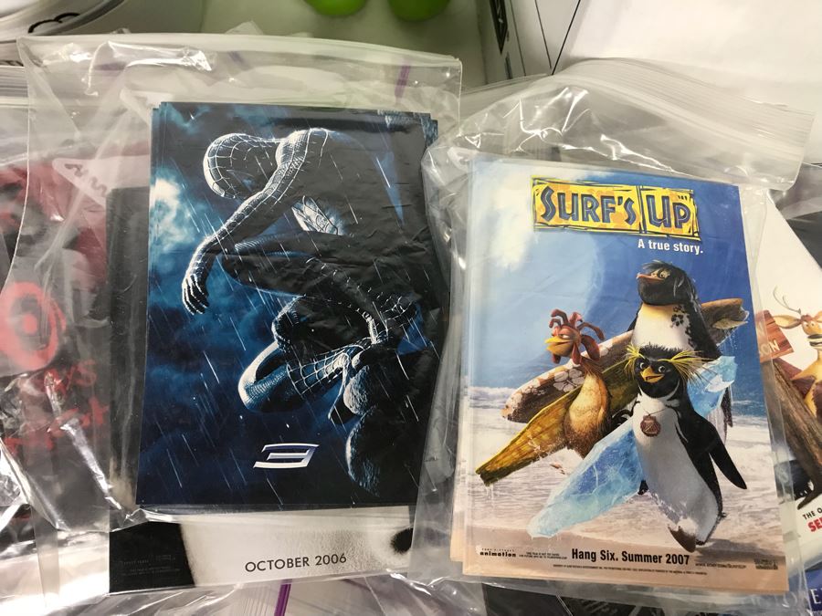 Huge Lot Of Various TV Series And Movie Promotional Hats, Ghost Hunters Toy Figurines, Alien Doll, Tons Of Beowulf Sealed Promotional Pins, Promotional Buttons And Patches, Movie Promo Cards From Comic Con - See All Photos [Photo 41]