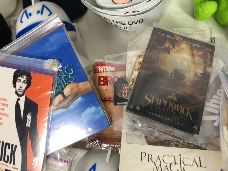 Huge Lot Of Various TV Series And Movie Promotional Hats, Ghost Hunters Toy Figurines, Alien Doll, Tons Of Beowulf Sealed Promotional Pins, Promotional Buttons And Patches, Movie Promo Cards From Comic Con - See All Photos [Photo 33]