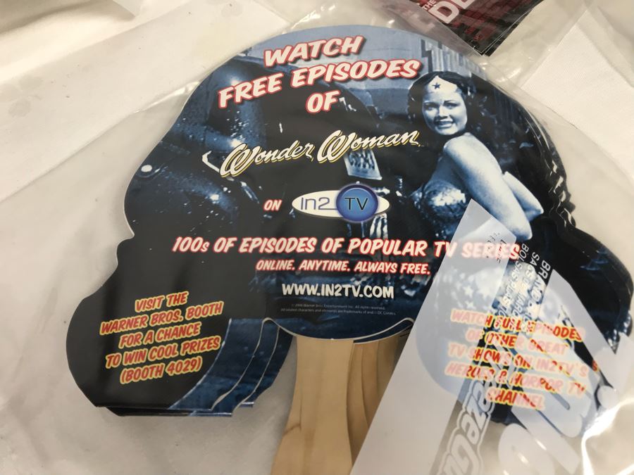 Huge Lot Of Various TV Series And Movie Promotional Hats, Ghost Hunters Toy Figurines, Alien Doll, Tons Of Beowulf Sealed Promotional Pins, Promotional Buttons And Patches, Movie Promo Cards From Comic Con - See All Photos [Photo 5]