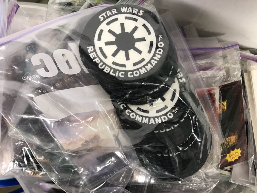 Huge Lot Of Various TV Series And Movie Promotional Hats, Ghost Hunters Toy Figurines, Alien Doll, Tons Of Beowulf Sealed Promotional Pins, Promotional Buttons And Patches, Movie Promo Cards From Comic Con - See All Photos [Photo 57]