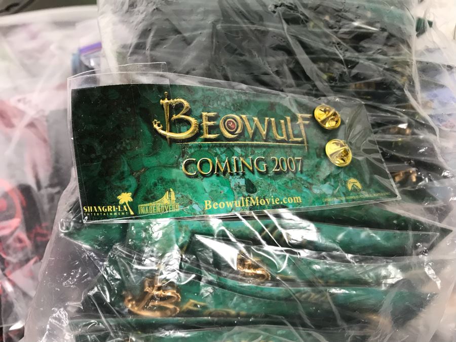 Huge Lot Of Various TV Series And Movie Promotional Hats, Ghost Hunters Toy Figurines, Alien Doll, Tons Of Beowulf Sealed Promotional Pins, Promotional Buttons And Patches, Movie Promo Cards From Comic Con - See All Photos [Photo 49]