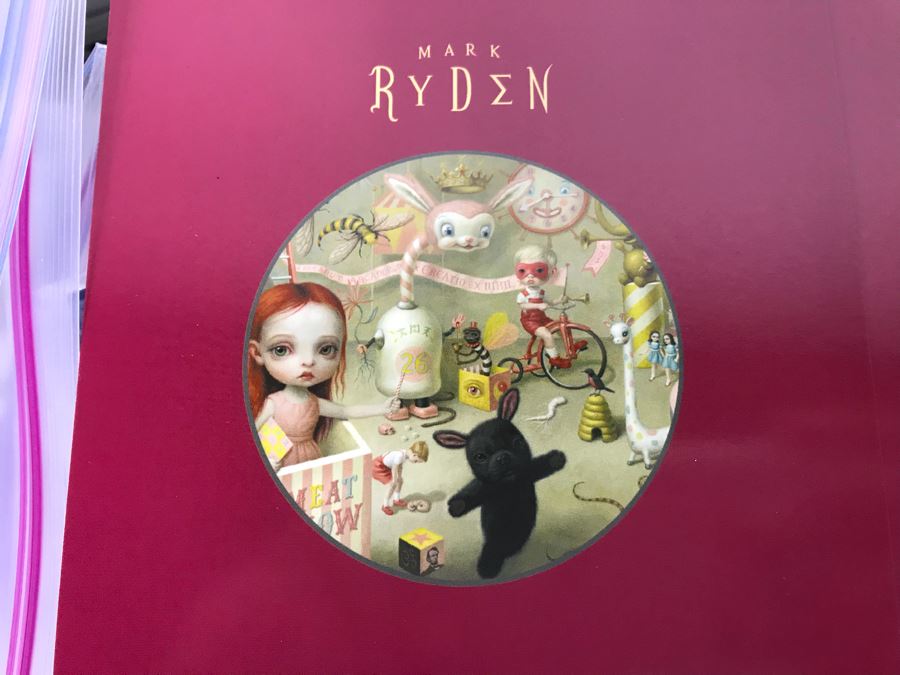 Huge Lot Of Various TV Series And Movie Promotional Hats, Ghost Hunters Toy Figurines, Alien Doll, Tons Of Beowulf Sealed Promotional Pins, Promotional Buttons And Patches, Movie Promo Cards From Comic Con - See All Photos [Photo 55]