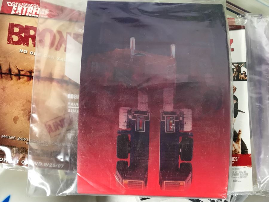 Huge Lot Of Various TV Series And Movie Promotional Hats, Ghost Hunters Toy Figurines, Alien Doll, Tons Of Beowulf Sealed Promotional Pins, Promotional Buttons And Patches, Movie Promo Cards From Comic Con - See All Photos [Photo 24]