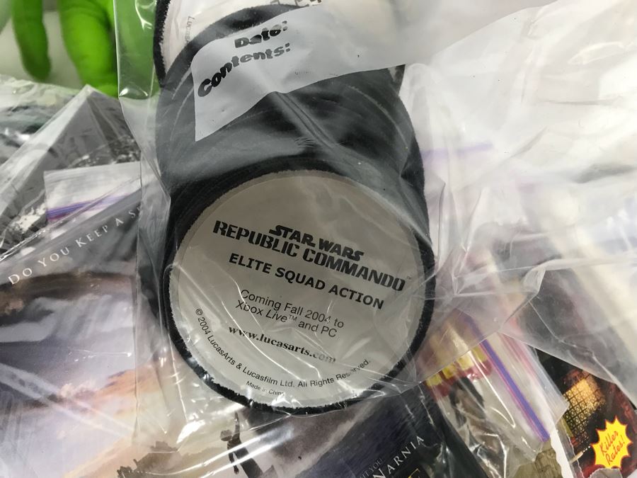 Huge Lot Of Various TV Series And Movie Promotional Hats, Ghost Hunters Toy Figurines, Alien Doll, Tons Of Beowulf Sealed Promotional Pins, Promotional Buttons And Patches, Movie Promo Cards From Comic Con - See All Photos [Photo 58]