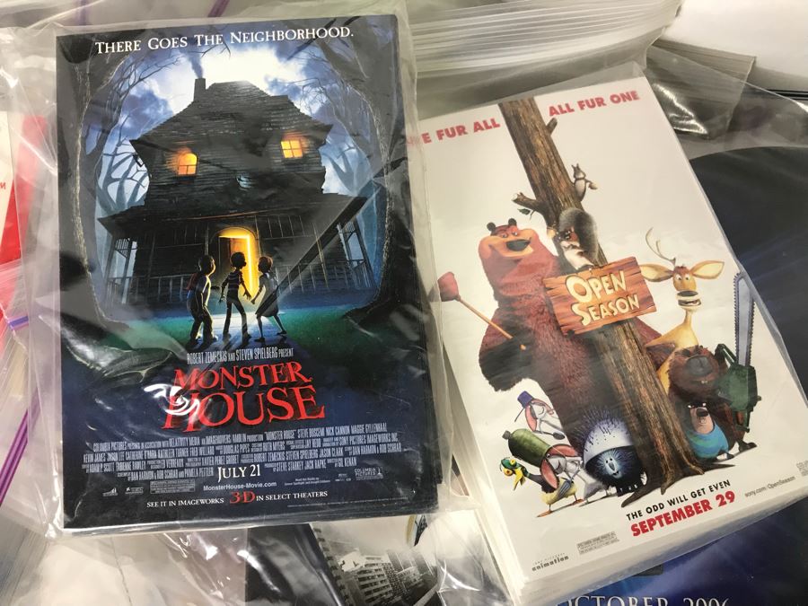 Huge Lot Of Various TV Series And Movie Promotional Hats, Ghost Hunters Toy Figurines, Alien Doll, Tons Of Beowulf Sealed Promotional Pins, Promotional Buttons And Patches, Movie Promo Cards From Comic Con - See All Photos [Photo 40]