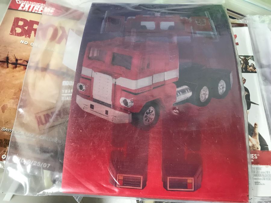 Huge Lot Of Various TV Series And Movie Promotional Hats, Ghost Hunters Toy Figurines, Alien Doll, Tons Of Beowulf Sealed Promotional Pins, Promotional Buttons And Patches, Movie Promo Cards From Comic Con - See All Photos [Photo 25]