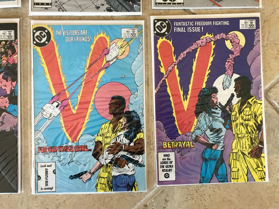 (18) DC V - The Visitors Are Our Friends Comic Books [Photo 10]